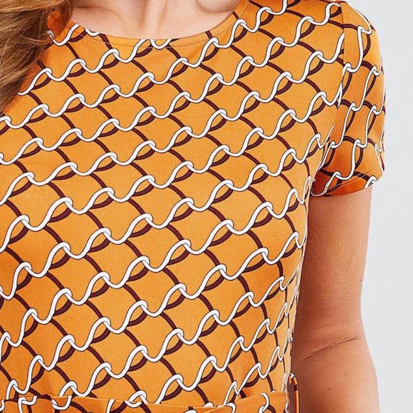 🎀Short Sleeve Round Neck Top🎀 - Picture 4 of 4